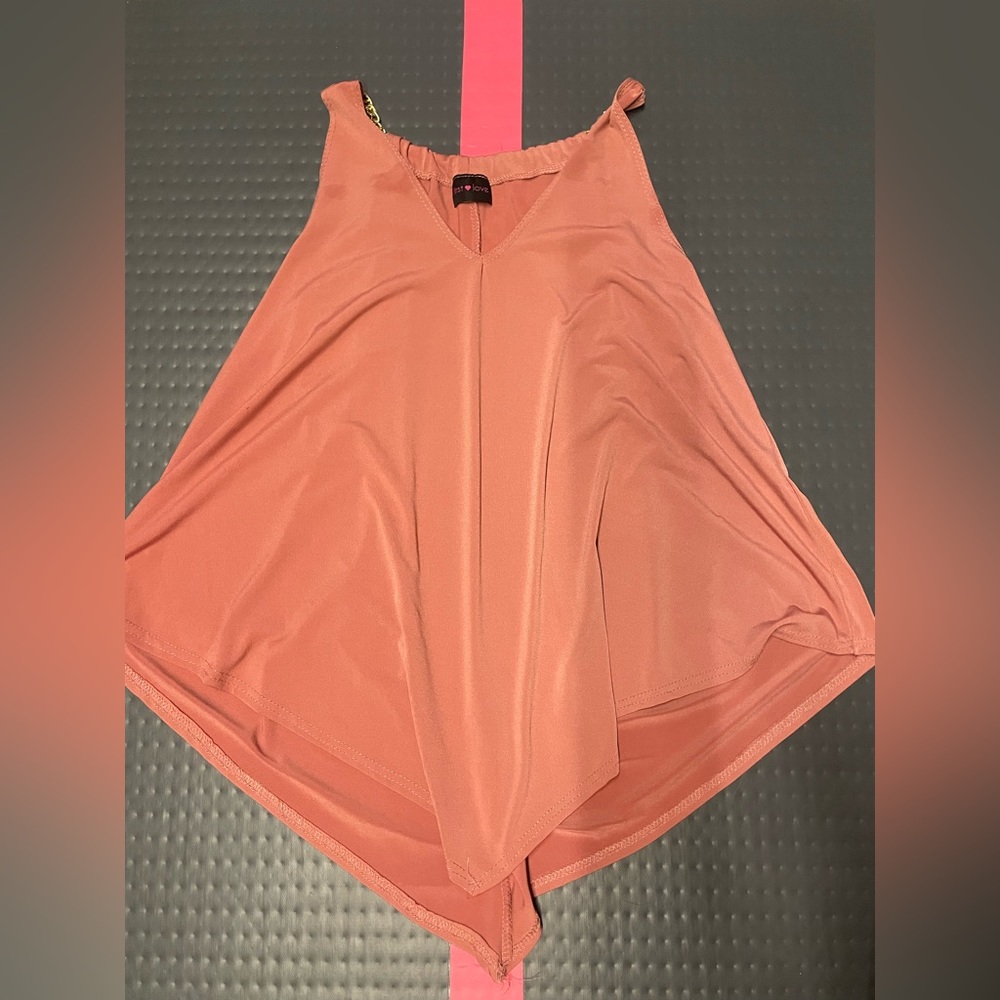 pink blouse/top